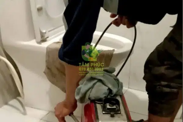 Thông bồn cầu nghẹt tại Châu Thành A - Xử lý nhanh, giá từ 99k 2 Thông bồn cầu nghẹt tại Châu Thành A