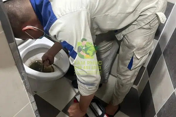 Thông bồn cầu nghẹt tại Ngã Năm