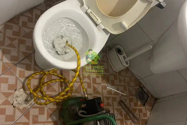 Thông bồn cầu nghẹt tại Vĩnh Trạch – Sẵn sàng phục vụ 24/24 4 thong-bon-cau-nghet-tai-vinh-trach-2