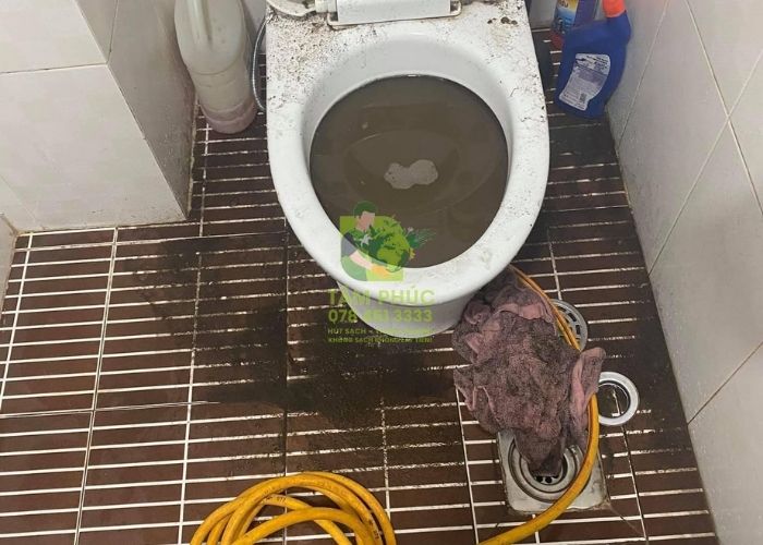 Thông bồn cầu nghẹt khẩn cấp, phục vụ 24/7, BH 1 năm 10 thong-bon-cau-10