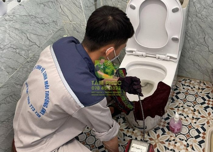 Thông bồn cầu nghẹt khẩn cấp, phục vụ 24/7, BH 1 năm 5 thong-bon-cau-2