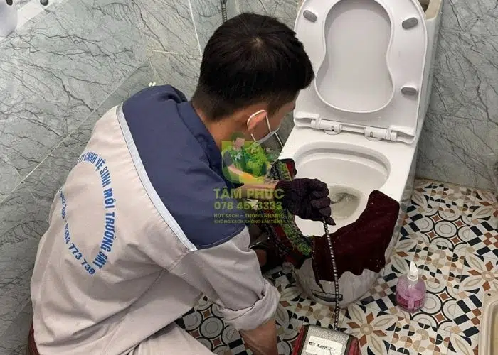 Thông bồn cầu nghẹt khẩn cấp, phục vụ 24/7, BH 1 năm 5 thong-bon-cau-2