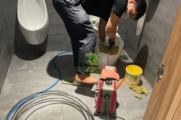 Thông bồn cầu nghẹt Phường 5 Quận 11 – Chuyên nghiệp, xử lý sạch 100% 2 thong-bon-cau-nghet-phuong-5-quan-11