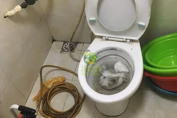 Thông bồn cầu nghẹt Phường 8 Quận 11 – Nhanh, sạch, BH 12T 4 thong-bon-cau-nghet-phuong-8-quan-11-3