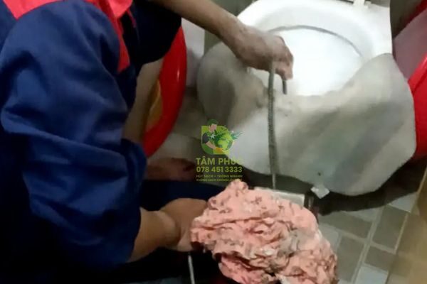 Thông bồn cầu nghẹt Phường 15 Quận Gò Vấp – Triệt để 1005, BH 12T 6 thong-bon-cau-nghet-phuong-15-quan-go-vap-5