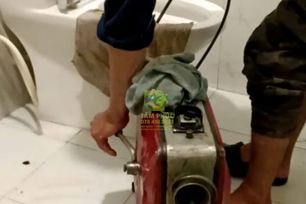 Thông bồn cầu nghẹt Phường 15 Quận Gò Vấp – Triệt để 1005, BH 12T 2 thong-bon-cau-nghet-phuong-15-quan-go-vap